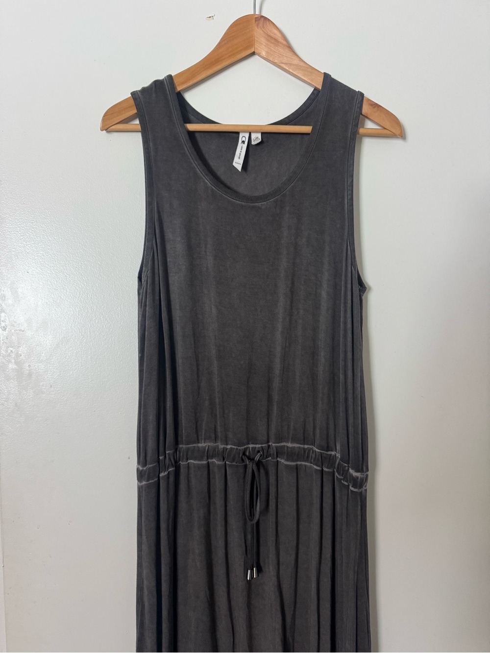 Cable & Gauge Women's Dark Gray Scoop Neck Top
